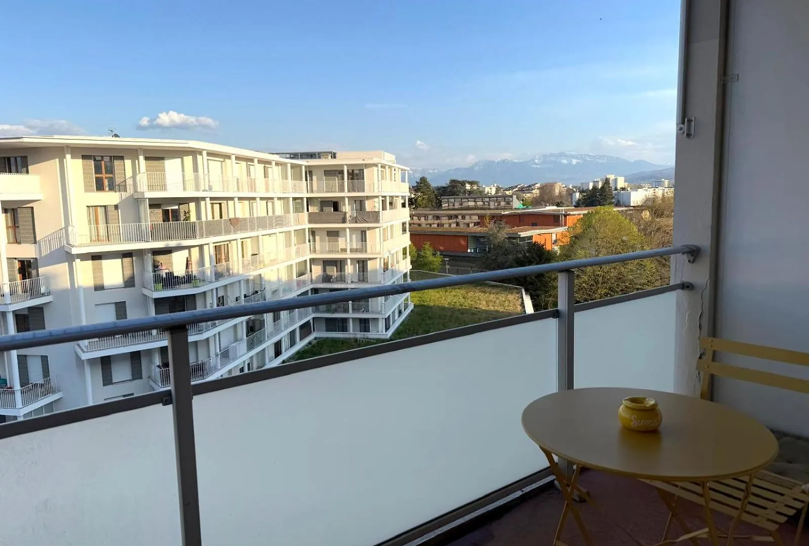 M2 Marquer Appartement Spacieux Et Lumineux Avec Balcon A Deux Pas Du Centre Ville Annemasse Frankrike